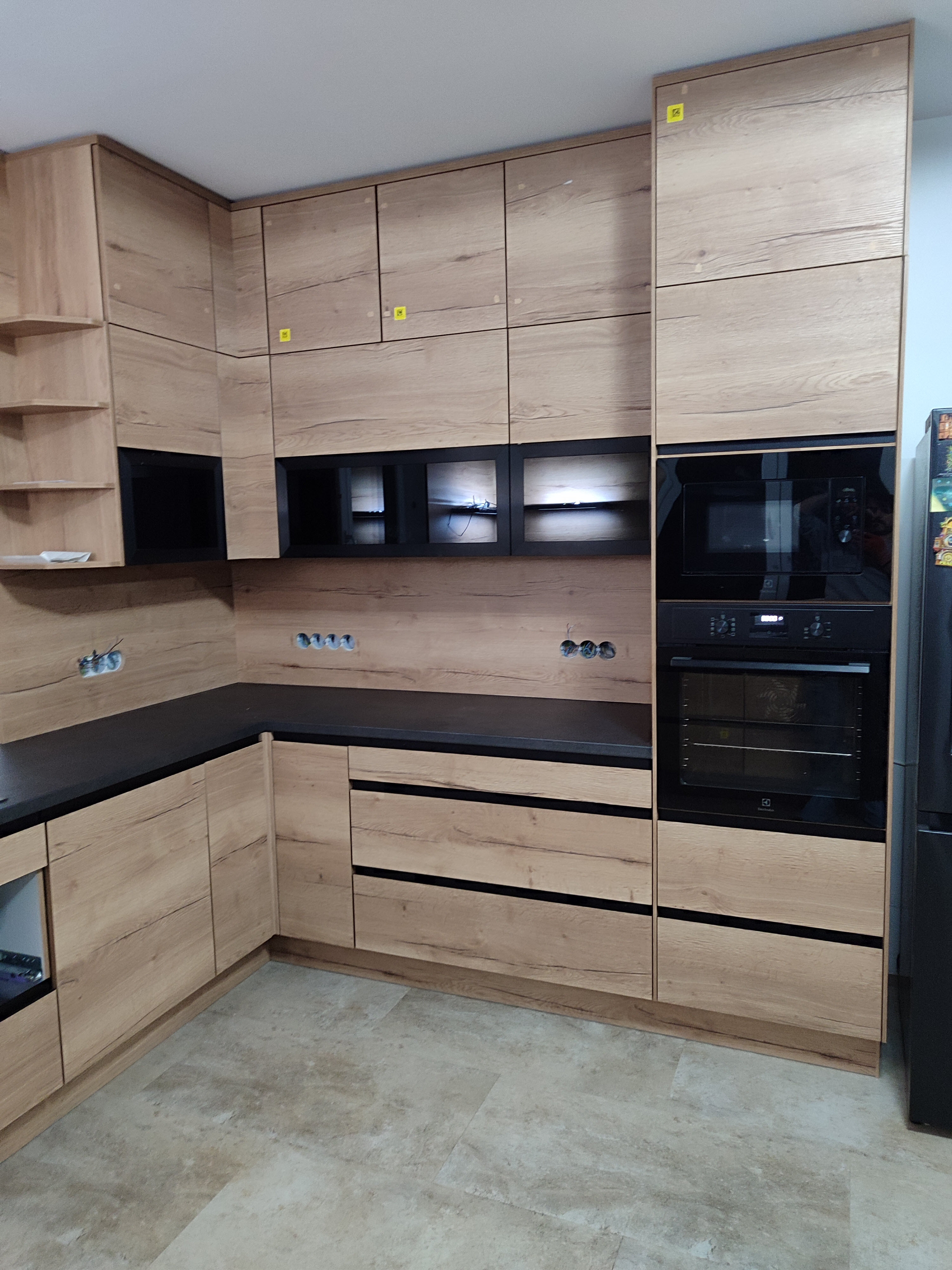 Instalace kuchyňských skříněk — průběh montáže