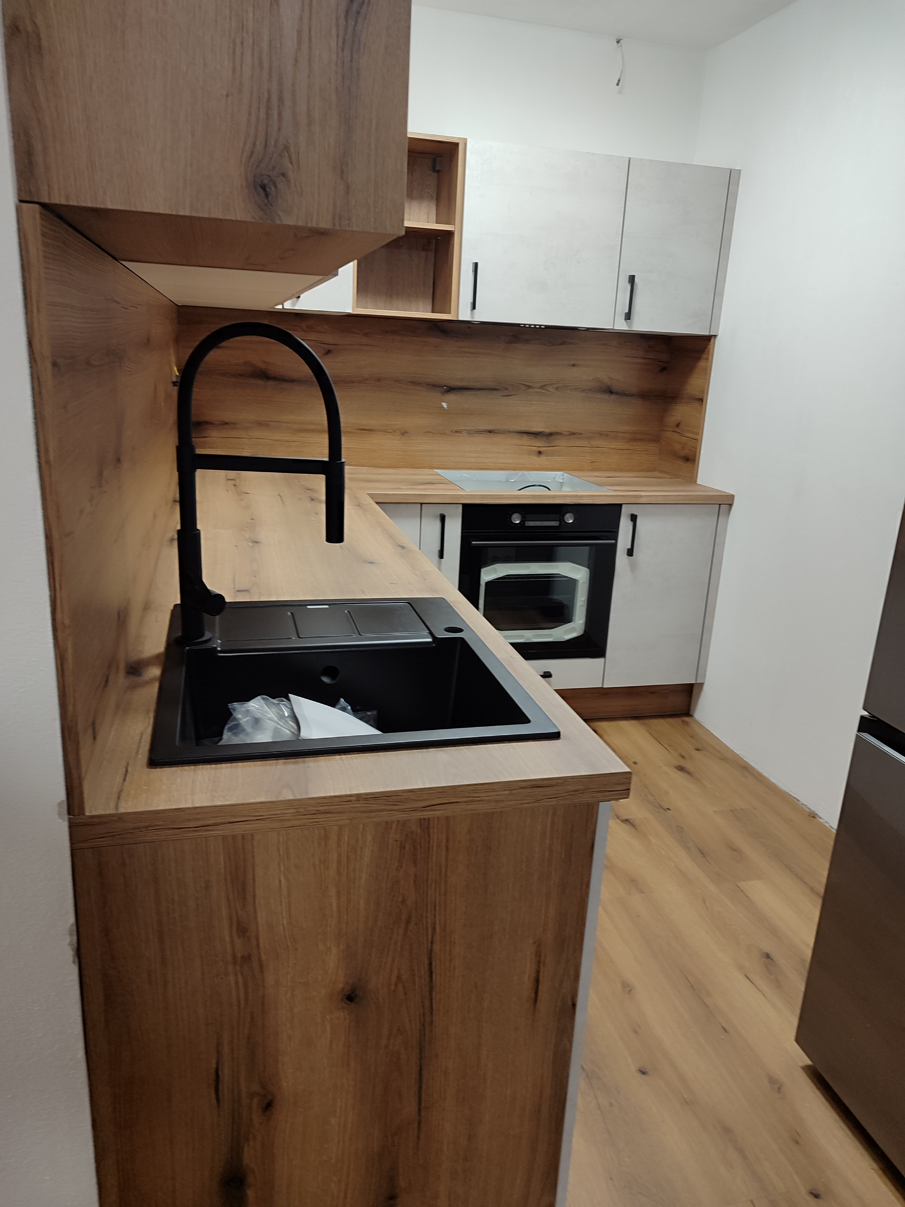 Kuchyňská linka — dokončovací práce