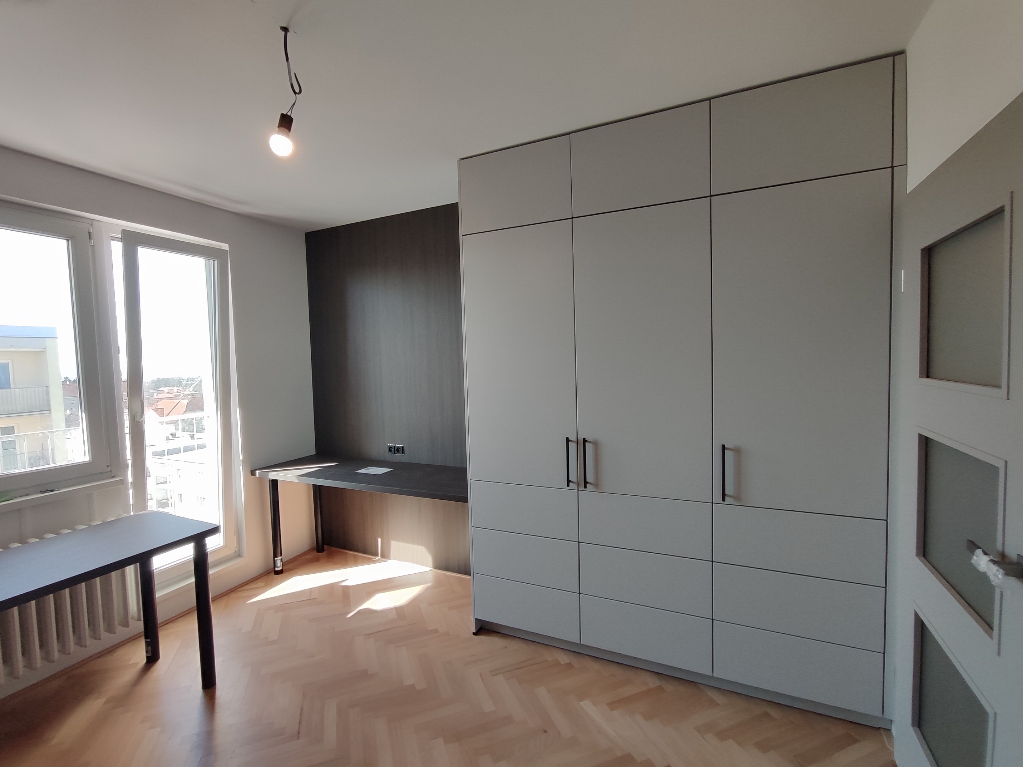 Kuchyňská skříňka — detailní montáž