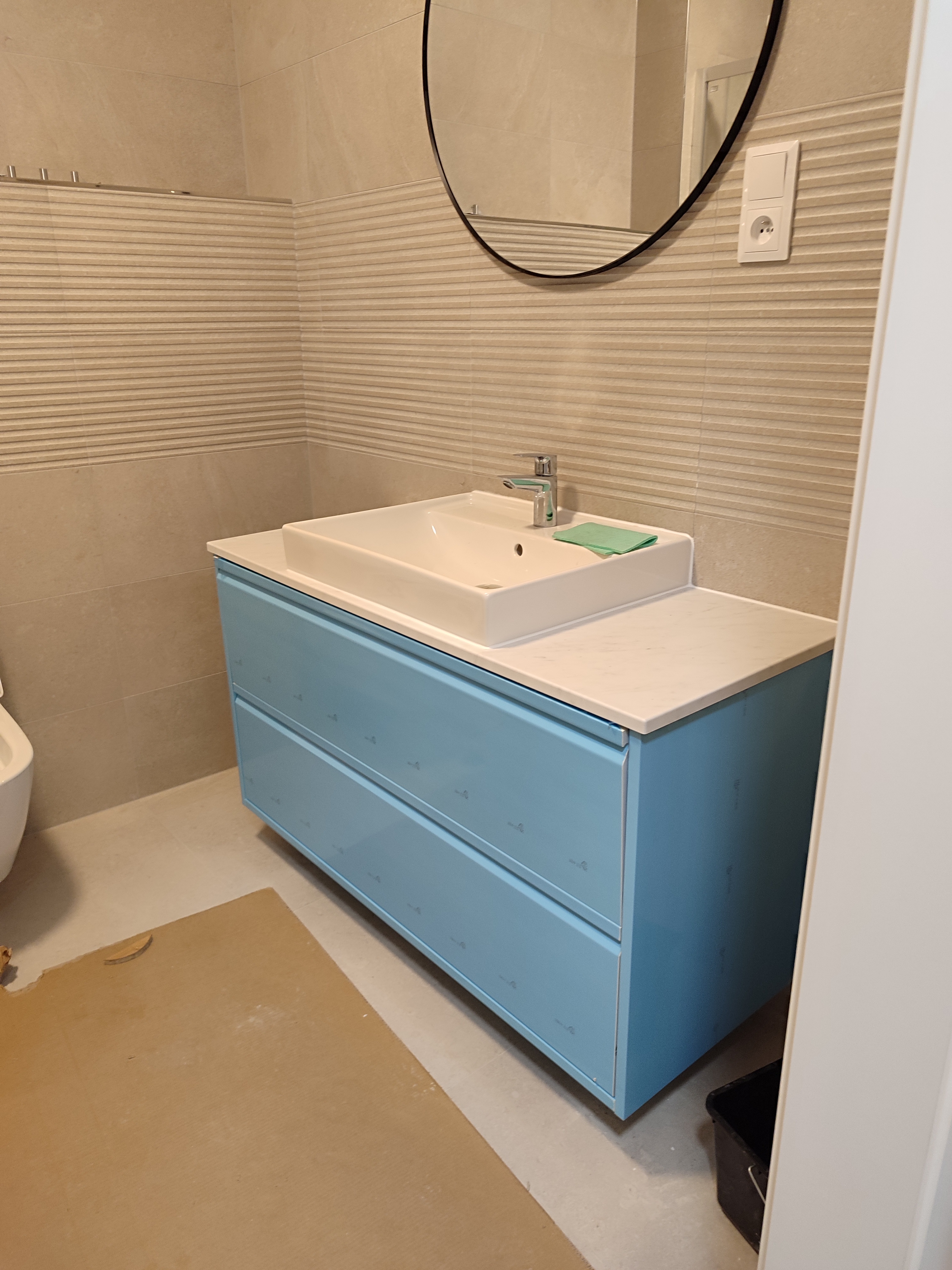 Obývací stěna s TV — kompletní realizace na míru