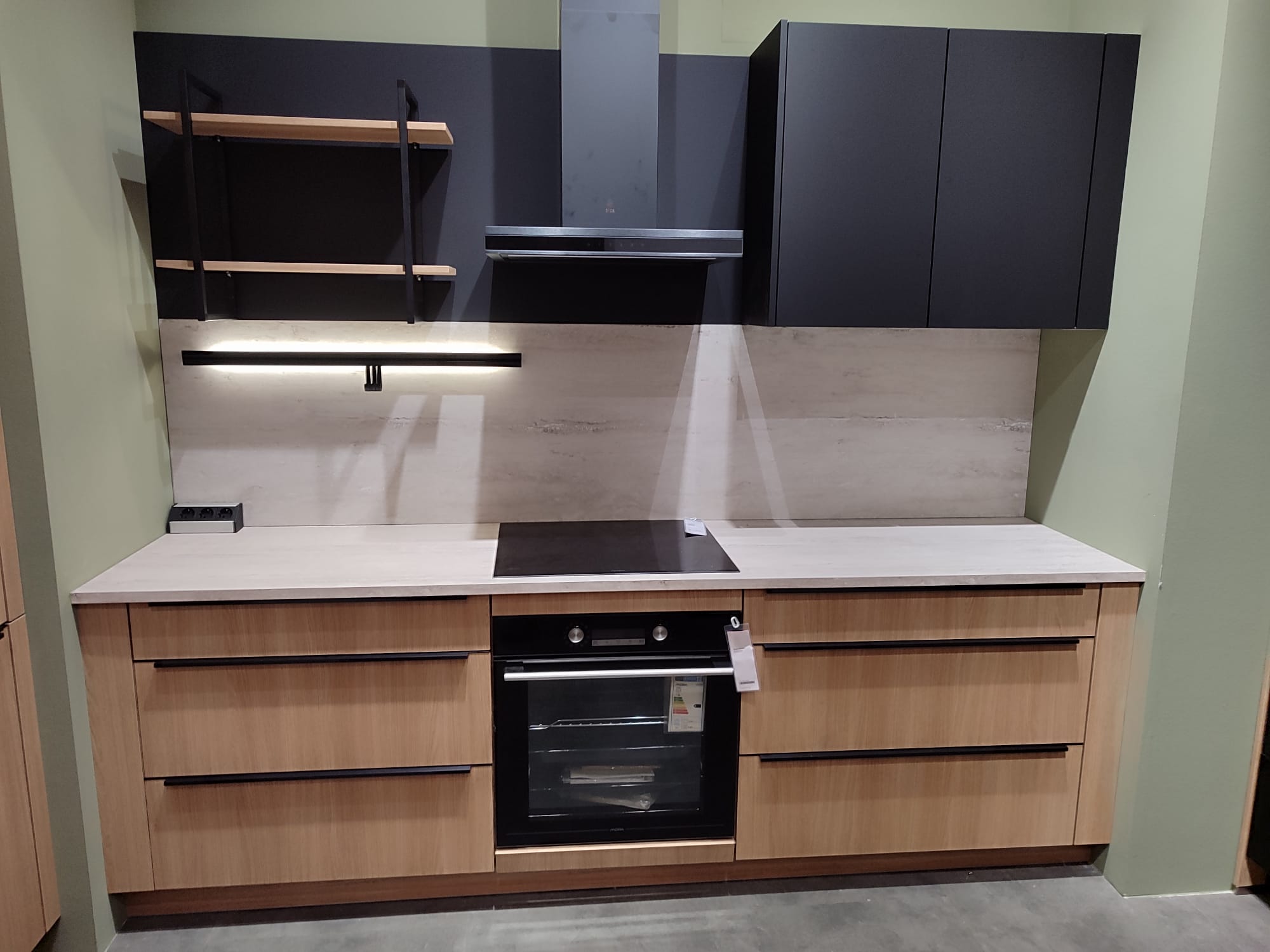 Profesionální montáž kuchyňské linky Möbelix