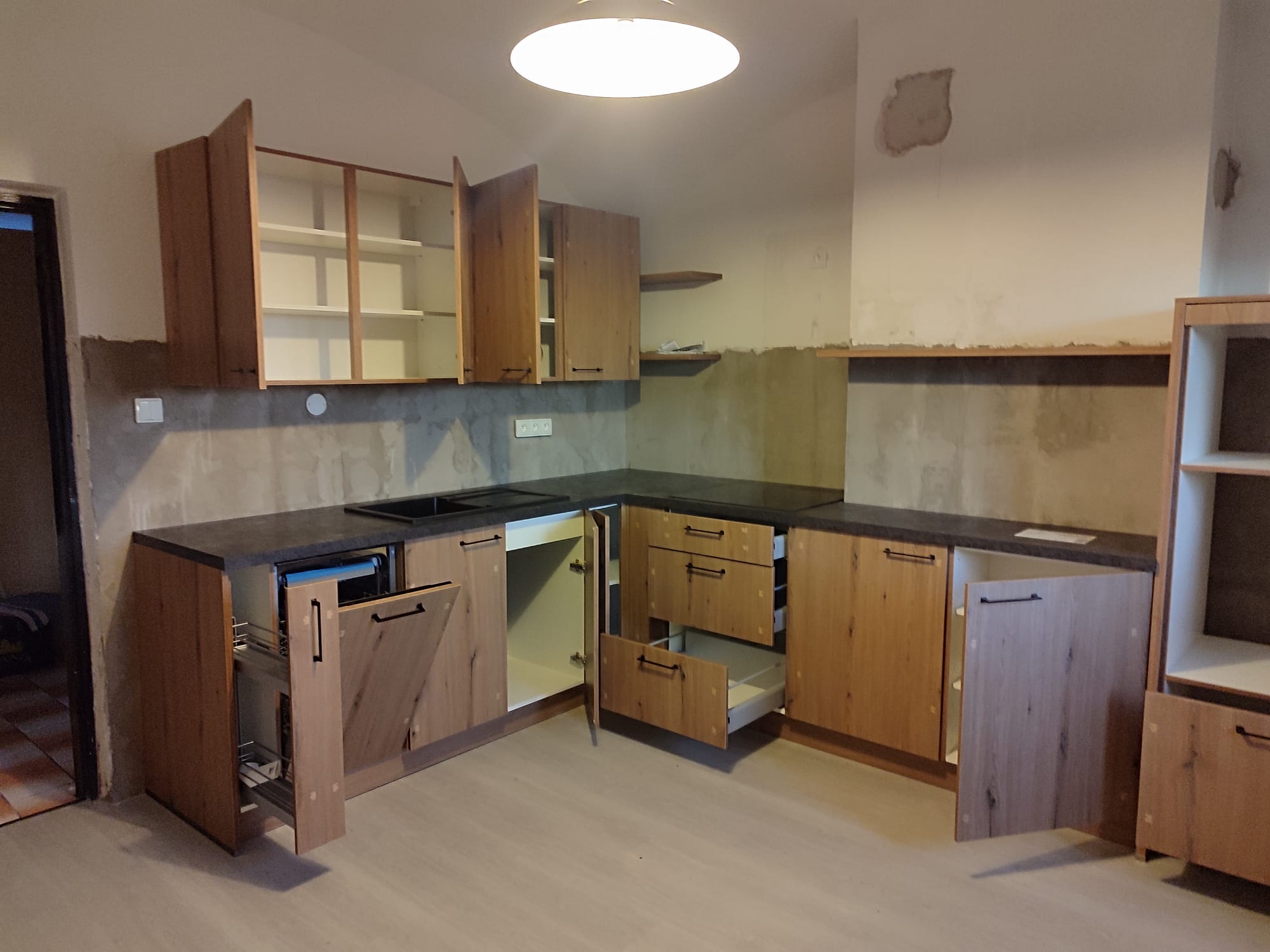 Kuchyňská linka — realizace na míru